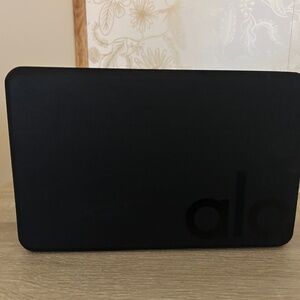 ALO Uplifting Yoga Block